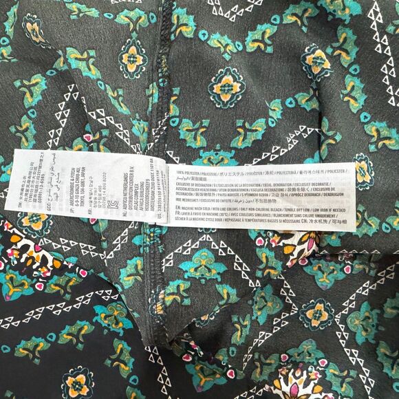 Hollister Crop Top Sz XS Black Green Smocked Sleeveless Strapped - Picture 6 of 6